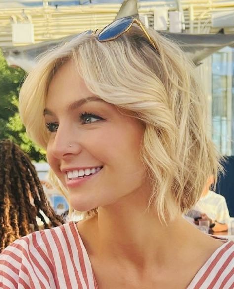 Kallmekris Haircut, Kris Collins Hair, Kallmekris Hair, Kris Collins, Holographic Hair, Shes Perfect, Dyed Hair Inspiration, Beauty Portrait, Mom Hairstyles