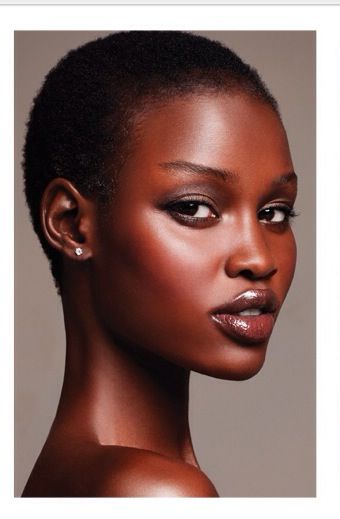 Gorgeous glowing skin in earthy tones - wedding makeup for black/African American women Wedding Makeup For Brown Eyes, Natural African American Hairstyles, Black Skin Care, Dark Skin Beauty, Dark Skin Women, American Woman, Natural Makeup Looks, African Beauty, Perfect Skin