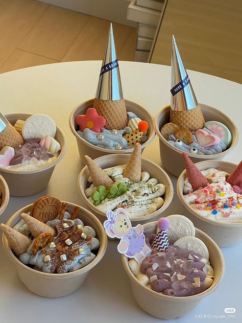 Korean Ice Cream Shop, Ice Cream Restaurant, Korean Ice Cream, Kue Macaroon, Ice Cream Business, Waffle Ice Cream, Gelato Shop, Kawaii Dessert, Ice Bars