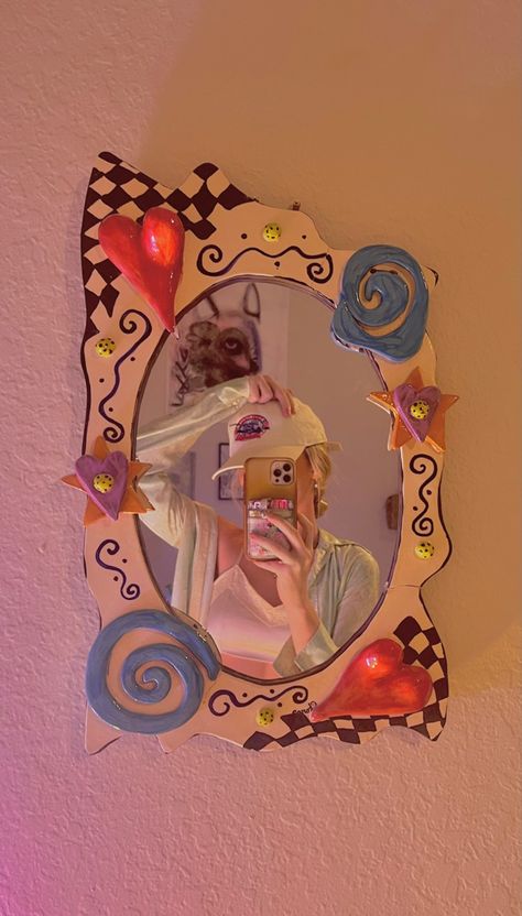 Decorated Mirror, Mirror Decor Ideas, Mirror Crafts, Clay Diy Projects, Cool Mirrors, Mirror Painting, Clay Art Projects, Ceramics Ideas Pottery, Diy Mirror