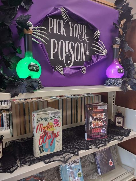 Horror Library Display, Haunted Library Decorations, Library Halloween Displays, Classroom Library Set Up, Halloween Library Displays, Library Christmas Decorations, Fall Library Displays, Library Halloween, Halloween Library