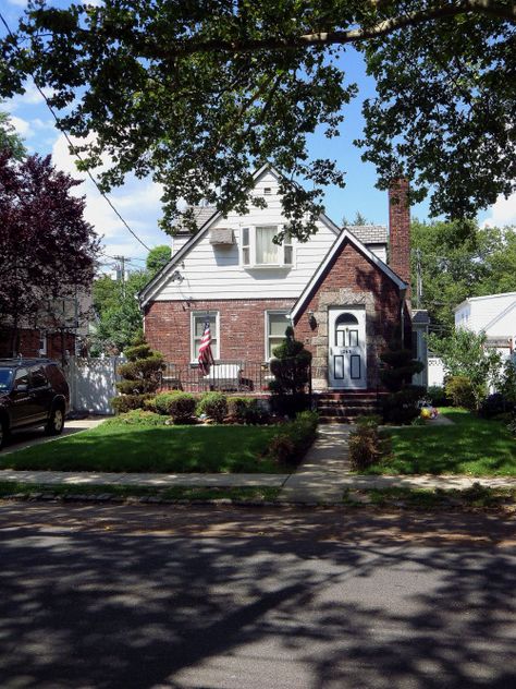 A house in New Dorp, Staten Island. Media Studies, Liminal Spaces, Island House, House Room, Staten Island, Safe Space, Abandoned Places, A House, Sims 4