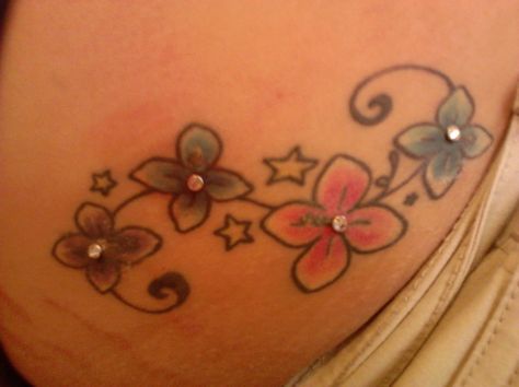 dermals in flower tattoo....don't care for these flowers but would love a different flower Odd Recipes, Braclet Tattoo, Vintage Clock Tattoos, Microdermal Piercing, Clock Tattoo, Dermal Piercing, Piercings Unique, Neon Aesthetic, Body Piercings