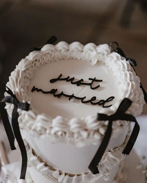 If monochrome is your wedding vibe, you’re going to want to swipe 🤩👉🏼 Bold fonts and textured card set the tone for a modern and sophisticated affair with our Calypso design 🖤 • • • All lifestyle images via Pinterest 📸 #2024bride #2025bride #bridetobe #bride2024 #bride2025 #weddingstationery #weddingstationary #weddingstationerydesign #weddinginvitations #weddinginvitation #weddinginvites #weddinginspo #weddinginspiration #savethedate #weddingdecor #weddingplanning #weddingtrends #wedding... Just Married Cake, Bridal Dinner, Bubble Mix, Vision 2024, School Cake, Cake Templates, Cupcake Charms, Lifestyle Images, Christmas Sprinkles