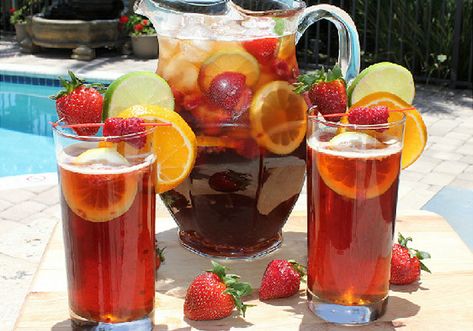 5 Beer Sangria Recipes You Need to Try This Summer Beer Sangria, Beer Cocktail Recipes, Whiskey Sour Recipe, Berry Sangria, Spicy Drinks, Beer Cocktails, Brunch Cocktails, Sangria Recipes, Cocktail Drinks Recipes