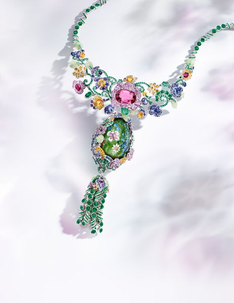 Fabergé Secret Garden Necklace #Fabergé #SecretGarden #necklace #gemstones Faberge Jewelry, Color Caramelo, Gambar Figur, Couture Jewelry, Schmuck Design, High Jewelry, Jewelry Creation, Bling Jewelry, Lalique