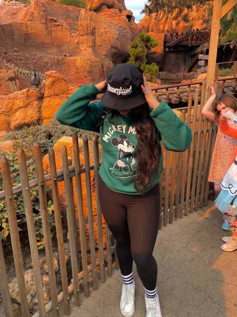 Disneyland ootd at big thunder mountain Disneyland Outfits Winter Plus Size, Disneyland Sweater Outfit, Disneyland Outfits Comfy, Warm Disney Outfits, November Disney Outfits, Disneyland October Outfits, Disney Winter Outfits Disneyland, October Disney Outfits, Disneyland Outfits Fall