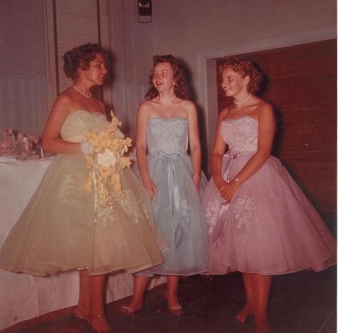 1960s Prom, 50s Prom, Prom Pics, Vintage Bridesmaid Dresses, Vintage Bridesmaids, Prom Date, Vintage Wedding Photos, Vintage Prom, Prom Pictures