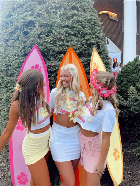 Greek Week Theme, Sorority Pictures, Sorority Socials, Sorority Poses, Sorority Themes, Recruitment Themes, Spirit Week Outfits, Beach Week, Sorority Events