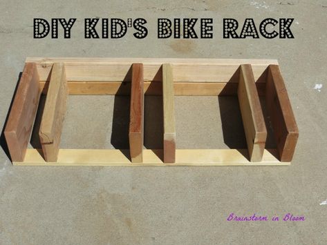 Kids Bike Storage Garage, Standing Bike Rack, Kids Bike Storage, Rack Velo, Garage Velo, Diy Bike Rack, Bike Rack Garage, Bike Storage Garage, Range Velo