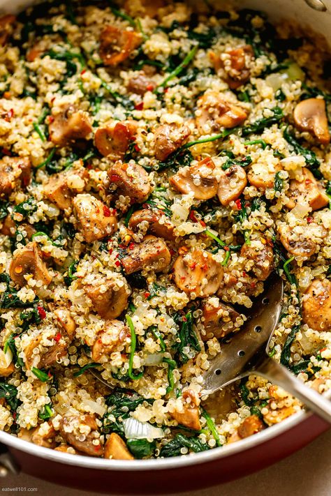 Spinach Mushroom Quinoa Recipe - #quinoa #recipe #eatwell101 - This parmesan spinach mushroom quinoa recipe is the ultimate win for vegetarian weeknight dinners! - #recipe by #eatwell101® Quinoa Meals Vegetarian, Mushroom And Quinoa Recipes, Spinach Mushroom Salad, Spinach Mushroom Quinoa, Quinoa Recipes With Meat, Mediterranean Quinoa Recipes, Quinoa Dinner Ideas, Eatwell 101 Recipes, Legume Recipes Healthy