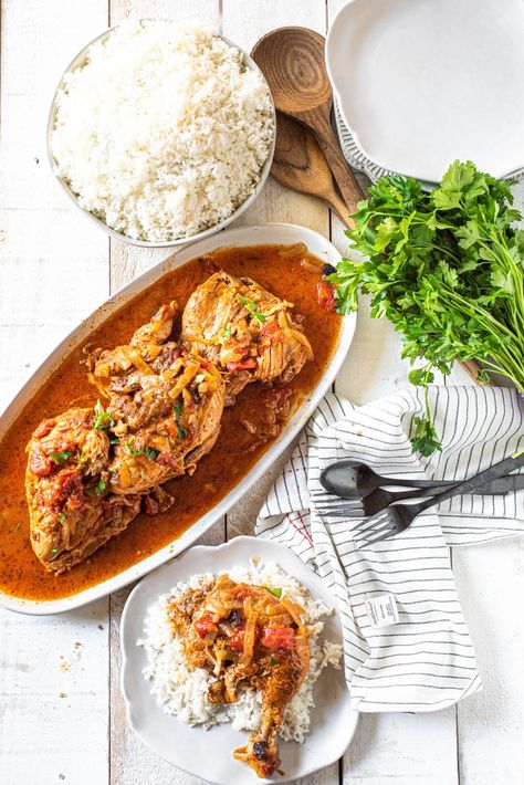 This easy Instant Pot Chicken Cacciatore recipe is the best! Simply sear the chicken, then let the electric pressure cooker do all of the work! Serve with pasta or rice, and you've got yourself a delicious, authentic Italian meal. #gogogogourmet #instantpotchickencacciatore #chickencacciatore #instantpotrecipes #instantpotchicken Instant Pot Chicken Cacciatore Recipe, Instant Pot Chicken Cacciatore, Pressure Cooker Dinner, Cacciatore Recipes, Chicken Cacciatore Recipe, Italian Comfort Food, Chicken Cacciatore, Electric Pressure Cooker, Canned Tomato Sauce