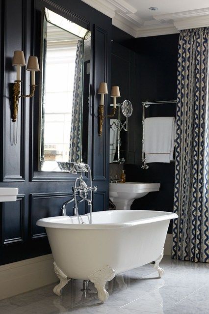 Bath chic Navy Blue Bathrooms, Greige Design, Bathroom Color Schemes, Victorian Bathroom, Bad Inspiration, Decor Baie, Yellow Bathrooms, Bathroom Color, Blue Bathroom