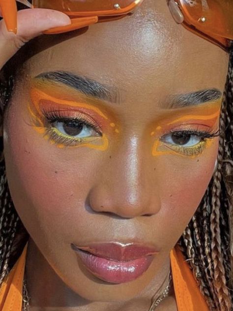 Orange Blossom Makeup Look, Orange Blossom Makeup, Orange Clown Makeup, Orange And Gold Makeup, Yellow And Orange Makeup, Orange Makeup Aesthetic, Yellow Graphic Liner, Orange Graphic Liner, Orange Makeup Looks