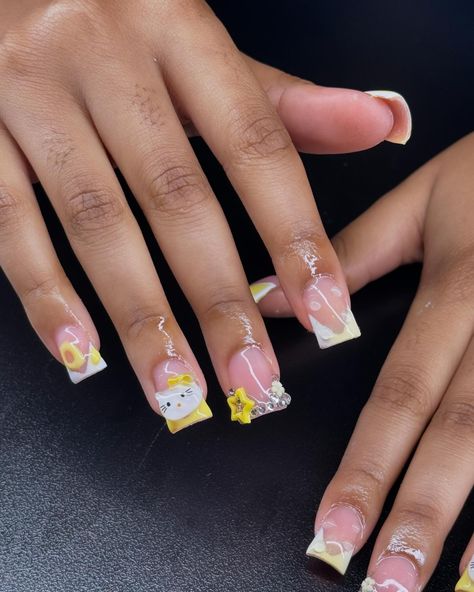 𝐇𝐞𝐥𝐥𝐨 𝐊𝐢𝐭𝐭𝐲 𝐉𝐮𝐧𝐤 𝐒𝐞𝐭 ⭐️💛 ~ ~ ~ ~ 𝐇𝐚𝐬𝐡𝐭𝐚𝐠𝐬 #explore #explorepage #shortnails #mediumnails #longnails #frenchtips #ducknails #demure #coquette #whitenails #nails #nailsnailsnails #nailinspo #nailtech #nailaddict #nailjunkie #birthdaynails #birthday #hellokitty #hellokittynails #yellownails Almond Nails Hello Kitty, Nails Hello Kitty, Duck Nails, Hello Kitty Nails, Yellow Nails, Birthday Nails, Nail Tech, Almond Nails, White Nails