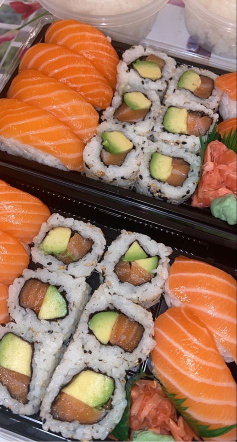 Sushi Train, Panda Food, Japanese Food Sushi, Food Receipt, Food Babe, Delicacy Food, Healthy Food Motivation, Fake Food, Full Meal Recipes