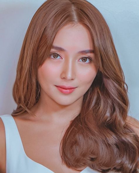 Kathniel Wallpaper, Graduation Pictorial Studio, Hairstyle For Graduation Pictorial, Kathryn Bernardo Photoshoot, Graduation Pictorial, Simplicity Is Beauty, Graduation Look, Korean Makeup Look, Wine Hair