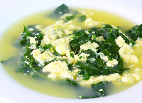 Stracciatella Soup (Italian Egg Soup) Stracciatella Soup, Soup Italian, Egg Soup, Italian Eggs, Spinach Soup Recipe, Steamed Spinach, Baked Ricotta, Best Brunch Recipes, Spinach Soup