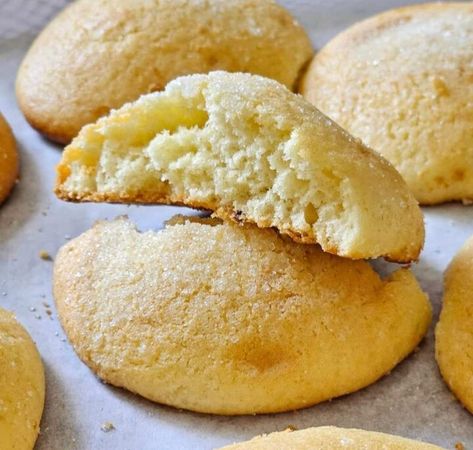 Biscotti Biscuits, Pistachio Biscotti, Italian Recipes Dessert, Biscotti Cookies, Italian Recipes Traditional, Favorite Cookie Recipe, Sicilian Recipes, Cookie Crumbs, Italian Desserts