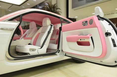 White Rolls Royce, Pink Car Accessories, Royce Car, Girly Car Accessories, Car Organization, Luxury Car Interior, Girly Car, Cool Car, Lux Cars