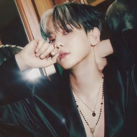 #EXO #Baekhyun Baekhyun Hot, Baekhyun Wallpaper, Exo Korean, Chanyeol And Do, I Saw The Light, Kpop Exo, Exo Baekhyun, Byun Baekhyun, Korean Men