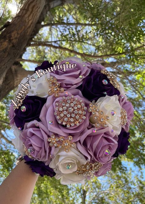 An elegant bouquet for your special occasions! Customize bouquet are also available if needed. Different colors and brooches. 10inches in diameter You are welcome to message me and I will reply quick :) Hablo español 😊 Purple Quince Bouquet, Dark Purple Quinceanera Theme, Quince Bouquet, Purple Quinceanera Theme, Ramo Ideas, Delulu Era, Homemade Candle Recipes, Candle Recipes, Purple Quinceanera