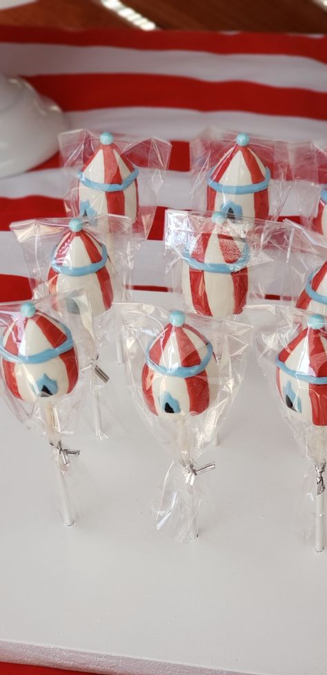 Carnival Cake Pops, Circus Cake Pops, Kids Party Desserts, Carnival Tent, Carnival Cakes, Circus Birthday Party Theme, Circus Cake, Carnival Birthday Party Theme, Carnival Food