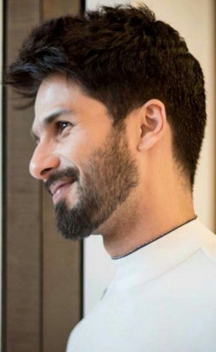 Shahid Kapoor Hairstyle Short, Shahid Kapoor Beard, Short Hairstyles For Men With Beards, Shahid Kapoor Hairstyle, Indian Hairstyles Men, Beard Styles Shape, Virat Kohli Hairstyle, Short Hair With Beard, Professional Haircut