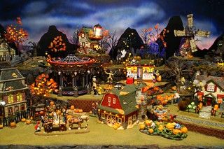 Lemax Halloween, Halloween Calendar, Dept 56 Halloween, Department 56 Halloween, Halloween Village Display, Haunted Tree, Lemax Spooky Town, Halloween Parade, Spooky Town