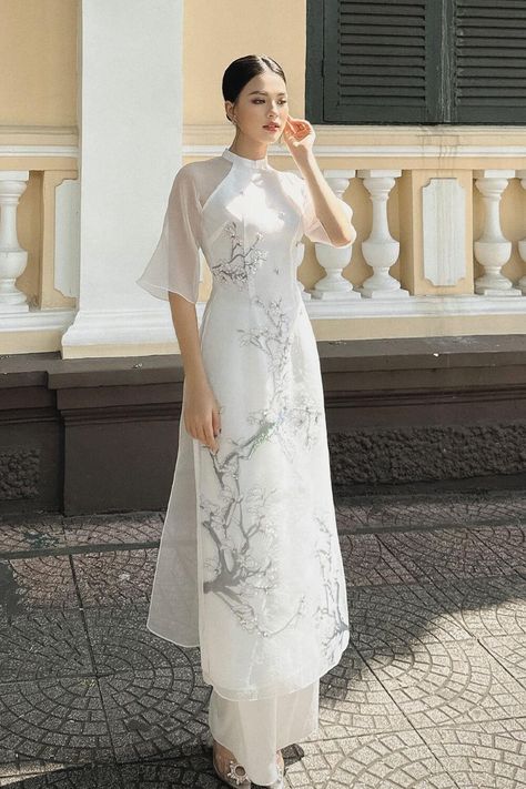 Ao Dai Modern Fashion, Ao Dai Graduation, Sangjit Dress, Traditional Vietnamese Clothing, Modern Ao Dai, Chinese Fancy Dress, Asian Style Dress, Vietnam Dress, Flower Branches