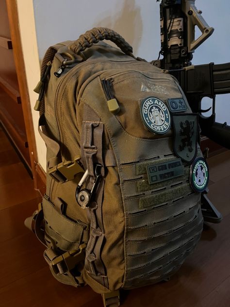 Tactical / military backpack dragon egg from direct action Mochila Edc, Project Zomboid, Edc Backpack, Urban Bags, Military Backpack, Direct Action, Combat Gear, Climbing Gym, Tactical Equipment