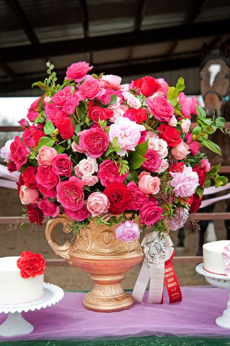 Kentucky Derby Theme, Kentucky Derby Themed Party, Derby Party Decorations, Kentucky Derby Wedding, Southwest Wedding, Run For The Roses, Flowers Birthday, Flowers Photography Wallpaper, Kentucky Derby Party