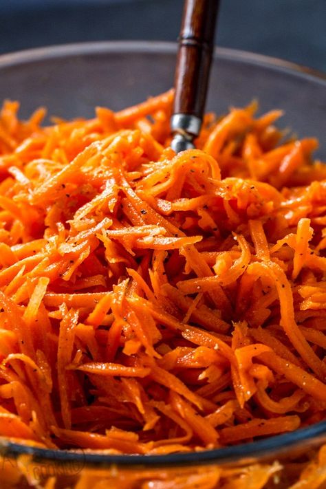 Coriander Vinaigrette, Carrot Dishes, Russian Salad, Carrot Salad Recipes, Eastern European Recipes, Diner Recept, Carrot Salad, Carrot Recipes, Indian Curry