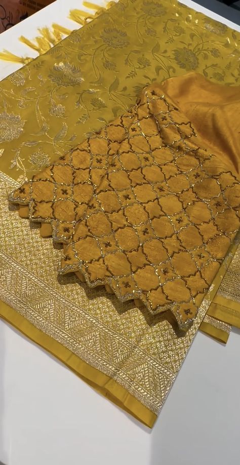 Maggam Work On Border Blouse, Saree Maggam Work Designs, Yellow Blouse Maggam Work, Sleeve Aari Work, Yellow Blouse Designs, Latest Bridal Blouse Designs, Gold Work Embroidery, Latest Blouse Designs Pattern, Pattu Saree Blouse Designs