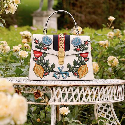 Women Gucci Sylvie Bag, Gucci Cruise, Gucci Sylvie, 80’s Fashion, Handbag Heaven, Handmade Handbags, Burberry Handbags, Dress Shoes Womens, Gucci Handbags