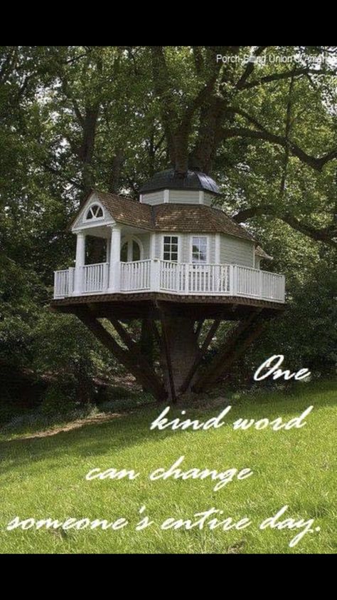 Awesome Tree Houses, Amazing Tree House, Tree House Ideas, Painted Sofa, Small Wooden House, Cool Tree Houses, Tree House Designs, Wooden Houses, Tree Houses