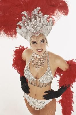 How to Make a Showgirl Feather Headdress - tennis visor and glue! Showgirl Headpiece, Showgirl Headdress, Chiefs Headdress, Showgirl Costume, Vegas Showgirl, Headpiece Diy, Burlesque Costumes, Burlesque Costume, Mardi Gras Costumes