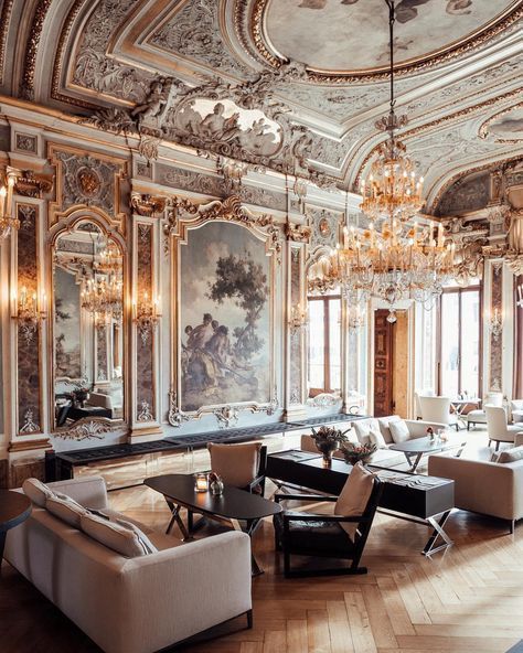 This interior in Venice Italy is just simply stunning, from the architectural detail to the beautiful gold chandelier to the renaissance fresco, this is the very definition of timeless elegance interior design. Woodsy Garden, Baroque Interior Design, Architecture Biennale, Rococo Interior, Baroque Interior, Chateaux Interiors, Historical Interior, Classical Interior, Aesthetic Interior