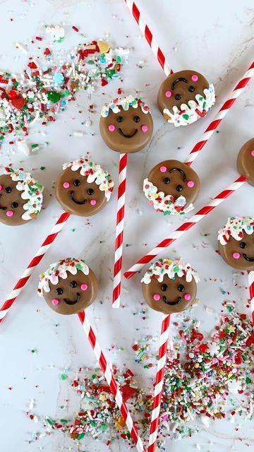 Christmas Candy Kabobs Diy, Winter Cake Pop Ideas, Cute Cakepops Ideas, Hot Cocoa Cake Pops, Christmas Chocolate Oreos, Holiday Bake Sale Ideas Christmas, Gingerbread Man Cake Pops, Elf On The Shelf Cake Pops, Cake Pops Christmas Ideas