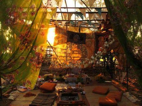 ☮ American Hippie Bohéme Boho Lifestyle ☮  Outdoor Garden Tent Aesthetic Cozy, Bohemian House, Bohemian Aesthetic, Deco Boheme, Boho Home, Bohemian Home, Cool Stuff, Room Aesthetic, Sacred Space