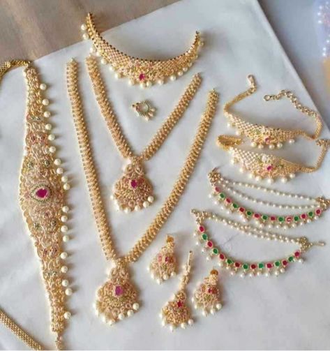 Jewel Accessories, Jewellery Roll, Paranormal Stories, Bridal Jewelry Sets Brides, Bridal Jewellery Inspiration, Latest Bridal Blouse Designs, Indian Wedding Jewelry Sets, Pot Design, Marriage Photos