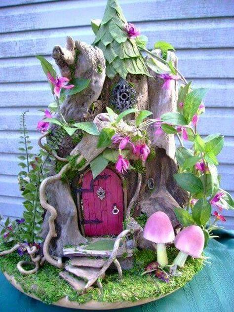 Driftwood fairy house Fairy Tree Houses, Clay Fairy House, Tree Stumps, Fairy Village, Fairy House Diy, Fairy Garden Designs, Fairy Garden Crafts, Fairy Furniture, Faeries Gardens