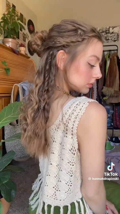 Fairy Hairstyles Shoulder Length, Cute Fairy Hairstyles, Fairy Core Hair, Fairy Hair Ideas, Hairstyle Fairy, Fairycore Hair, Fairy Hairstyles, Hippie Hairstyles, My Hair Styles