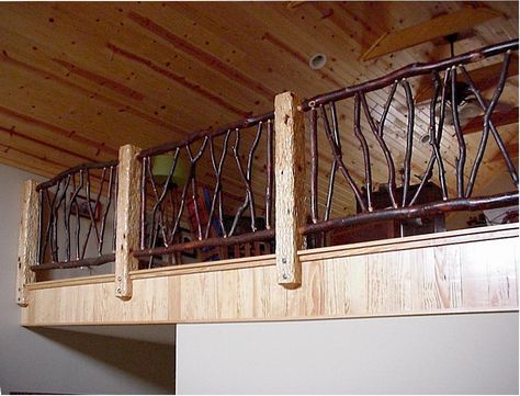 But I would like to mount my posts straight on the edge of my loft like this: Rustic Loft Ideas, Loft Railing Ideas, Loft Railings, Loft Railing, Rustic Staircase, Cabin Renovation, Cabin Loft, Interior Balcony, Rustic Loft