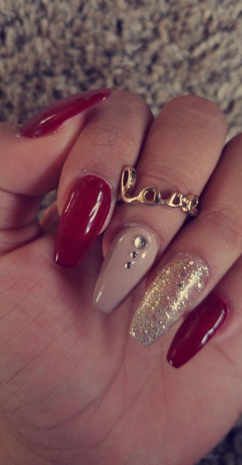 Wine Red Nails With Rhinestones, Red And Rose Gold Nails, Dance Nails, Short Red Nails, Prom 23, White Nails With Gold, Tan Nails, Marine Ball, Acrylic Gel Nails