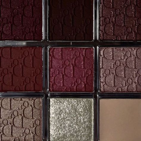 Dior Backstage Eyeshadow Palette, Dark Feminine Makeup, Dior Eyeshadow Palette, Red Eyeshadow Palette, Dior Eyeshadow, Feminine Makeup, Dior Backstage, Makeup Pallets, Red Eyeshadow