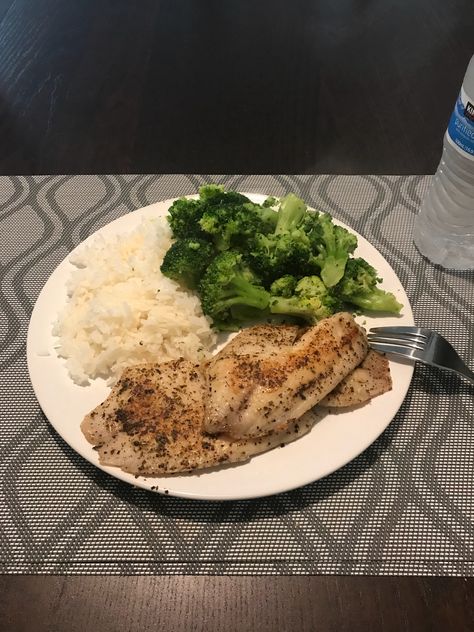 Fish Rice And Broccoli, Rice Nutrition Facts, Fish Tilapia, Fish And Rice, Rice Diet, Fish Rice, Rice And Broccoli, Cauli Rice, Healthier Food