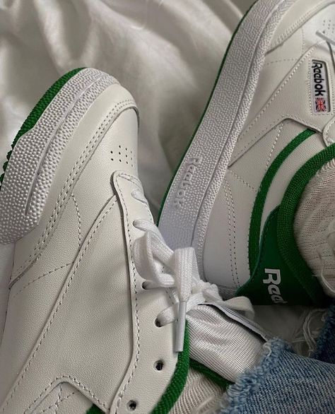 Reebok Aesthetic, Reebok Sneakers Outfit, White Reebok Shoes, Reebok Outfit, Reebok White Sneakers, Green Reebok, White Reebok, Trendy Shoes Sneakers, Expensive Shoes