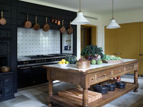 Seaside Mansion, Lakeview House, Peter Pennoyer, England Kitchen, Max Rollitt, Massachusetts Houses, New England Kitchen, New England House, British Interior Design