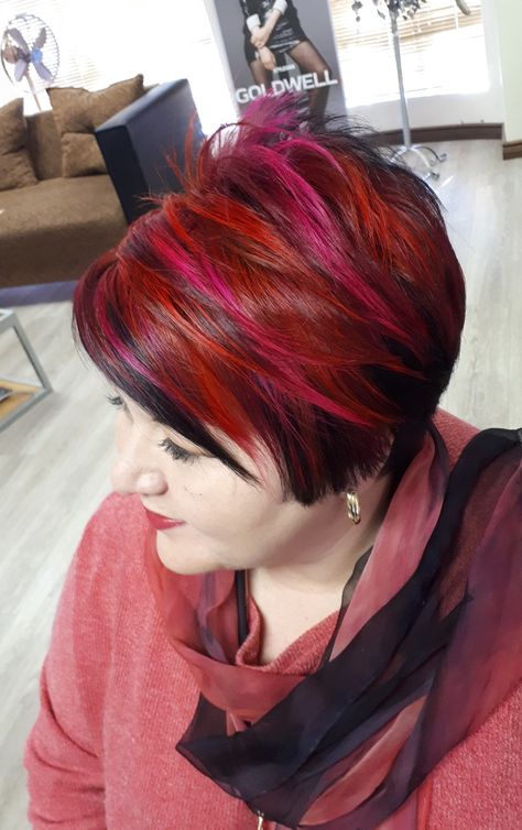 Short funky color style Red Short Hair, Fabulous Hair, Haircut Inspiration, Hair Ponytail, Hair Trend, Hair Ponytail Styles, Ponytail Styles, New Haircuts, Red Shorts